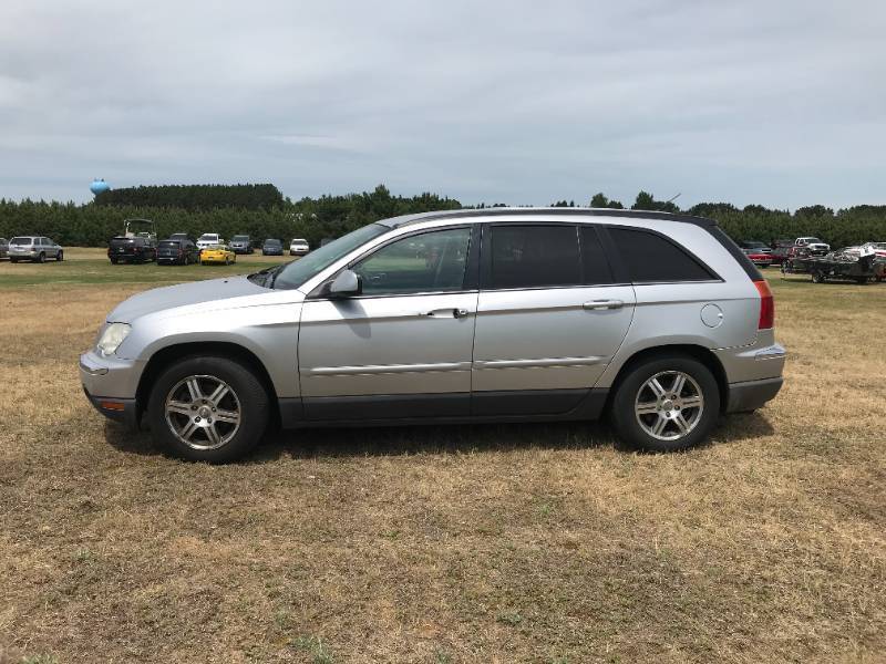 lot 4 image: 2007 Chrysler Pacifica Touring