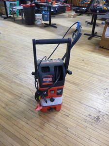 lot 7 image: Clean Force Power Washer