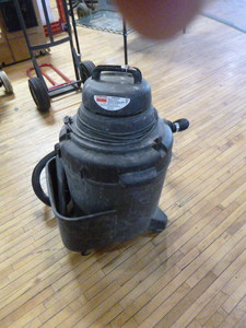lot 8 image: Dayton Shop WetDry Vac