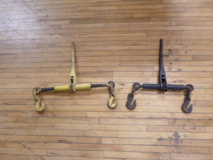 lot 46 image: 2 Chain Binders