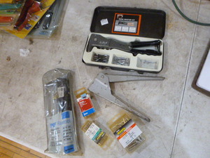 lot 49 image: Buffalo Hand Riveter Set