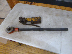 lot 52 image: Ridgid Pipe Threader and Pipe Clamp