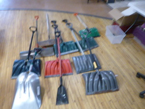 lot 94 image: Lot of Shovels