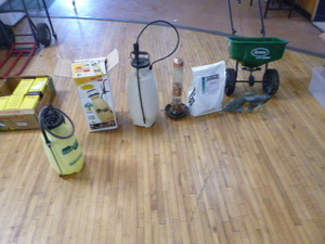 lot 100 image: Miscellaneous Lawn Tools