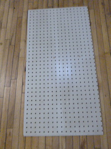 lot 120 image: Peg Board