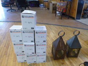 lot 131 image: Light Fixtures