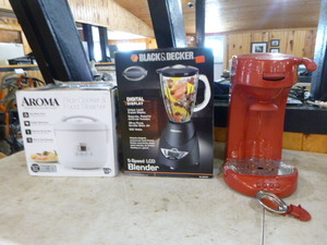 lot 164 image: Small Kitchen Appliances