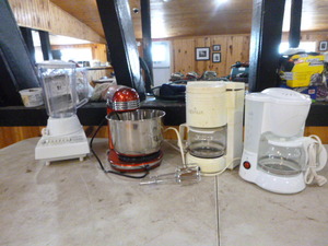 lot 165 image: Small Kitchen Appliances