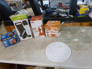 lot 168 image: Kitchen Items