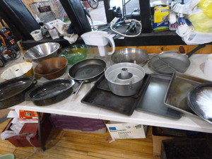 lot 171 image: Kitchen Items