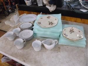 lot 176 image: Dinnerware