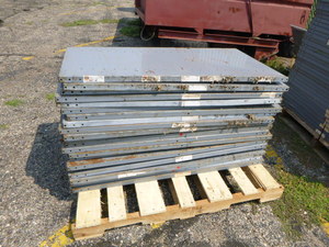 lot 4 image: 22 Metal Shelves