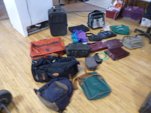 lot 185 image: Lot of Suitcases and Totes