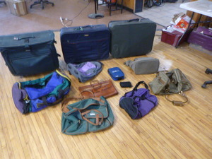 lot 186 image: Lot of Suitcases and Totes
