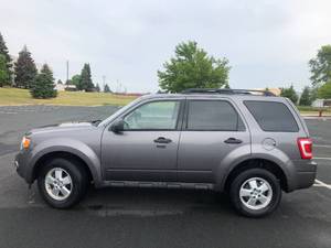 2010 Ford Escape XLT - 4x4 - 1 OWNER