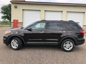 2013 Ford Explorer XLT - LOADED 4WD - 1 OWNER