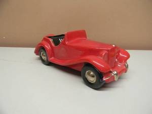 lot 4 image: CERAMIC MG CLASSIC CAR HAND PAINTED. VERY COOL