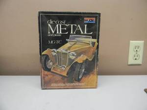 lot 17 image: Die-Cast Metal and Plastic MG-TC 124 Scale Model.