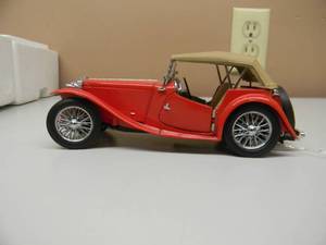 lot 19 image: NICE Franklin Mint 1948 MG TC 124 Scale.