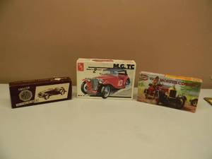 lot 21 image: COOL Set of 3 Vintage M.G. Model Cars. MGA 1600. 1926 Morris Cowley. 132 Scale M.G. TC.