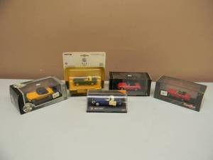 lot 30 image: NICE SET 5 Vintage MG Cars. Eagles Race M.G.B MK II 143. 2 New-Ray MGB 1967 Blue Convertible. Detail Cars Platinum M.G. Midget MK IV. Mini Champs Red Convertible.