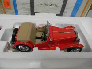 lot 38 image: NICE Franklin Mint 1948 MG TC. Red Convertible. 124 Scale.