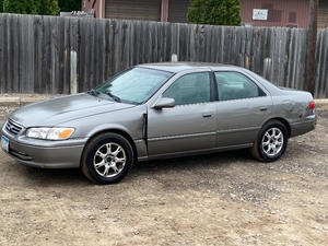 lot 2 image: 2001 Toyota Camry LE