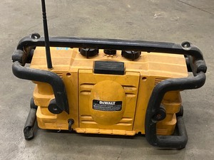lot 39 image: DeWalt Jobsite Radio With Built-In 9-18Volt Battery Charger