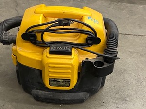 lot 40 image: DeWalt DC500 Portable 115Volt Vac