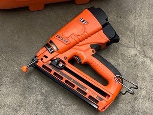 lot 43 image: Paslode Cordless Angled Finish Nailer