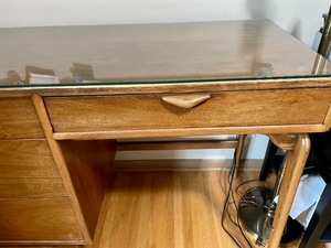 lot 4 image: Mid Century Desk