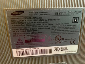 lot 15 image: Samsung 21 Inch TV with Remote