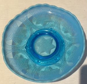lot 28 image: Three Pieces of Vintage Turquoise Glassware