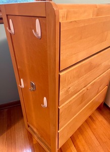 lot 21 image: Bedroom Dresser