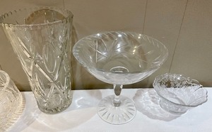 lot 37 image: Sensational Serving Items