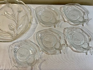 lot 51 image: Fish and Tulips Motif  Serving Plates