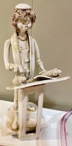 lot 52 image: Judica Items