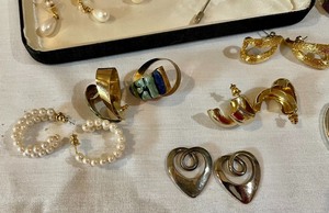lot 60 image: Costume Jewelry Grouping