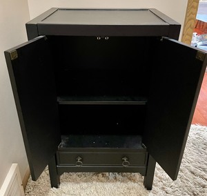 lot 65 image: Small Cabinet with Mirrored Doors