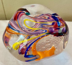 lot 83 image: Decorative Glass Paperweights