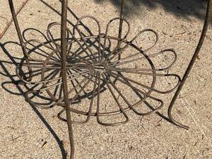 lot 113 image: Metal Plant Stand