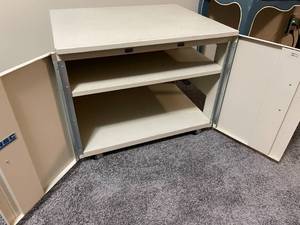 lot 129 image: Rolling Metal Storage Unit With Shelf