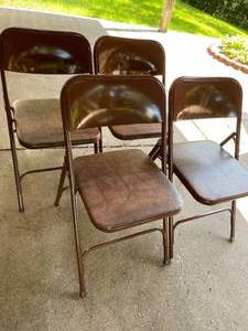 lot 135 image: 4 Metal Padded Samsonite Folding Chairs