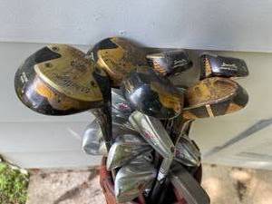 lot 161 image: Wilson Golf Bag With Walter Hagen Clubs
