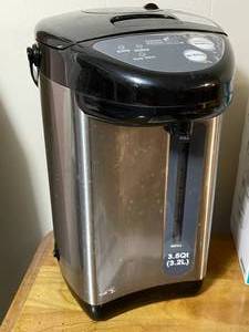 lot 168 image: Hot Water Dispenser, Cuisinart, Pyrex Bowl and Cork Screw