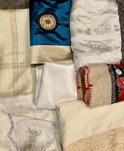 lot 203 image: Lots of Linens