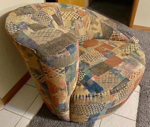 lot 204 image: Contemporary Swivel Chair