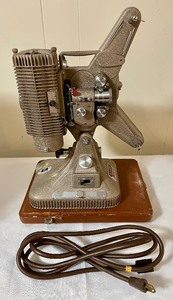 lot 220 image: Regal Keystone K-109 8mm Projector