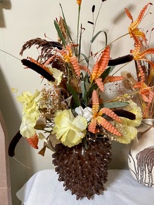 lot 223 image: Faux Florals