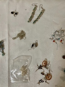 lot 230 image: Earrings